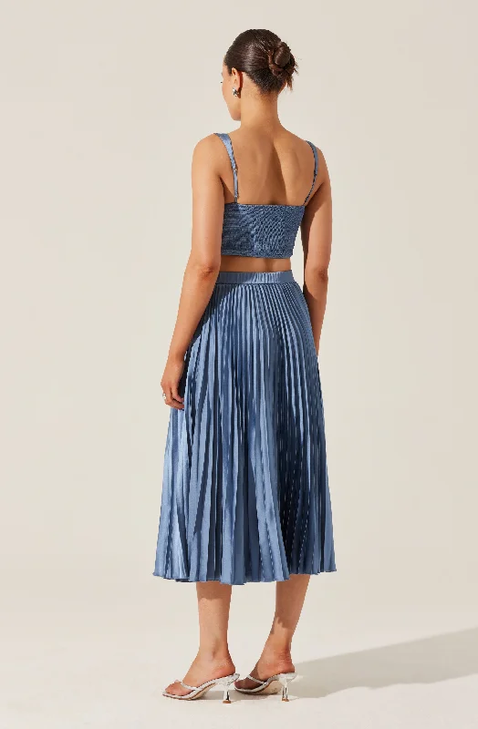 center-pleated-top