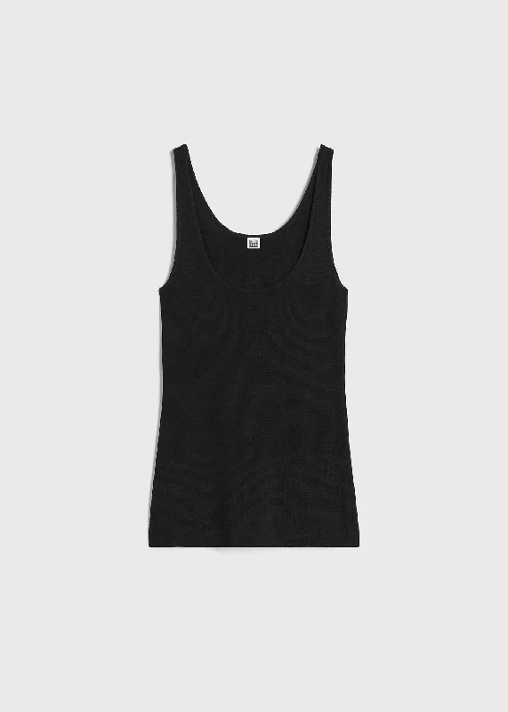 compact-knit-tank-black-2