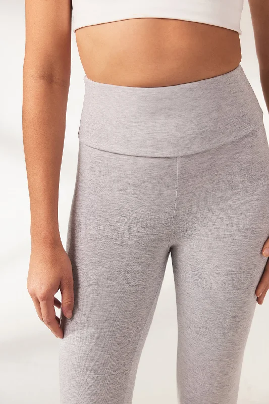 cropped-lightweight-leggings-light-grey