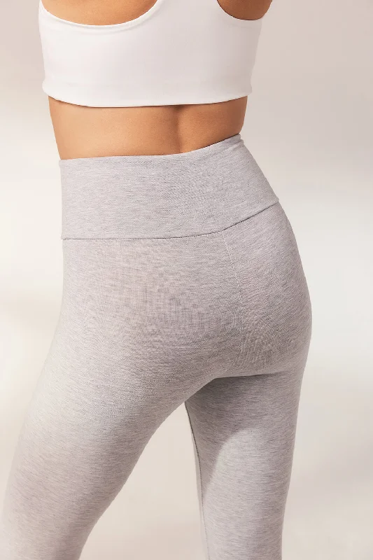 cropped-lightweight-leggings-light-grey