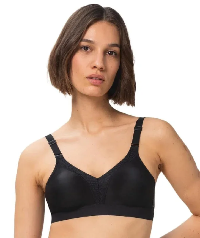 triumph-triaction-wellness-wire-free-sports-bra-black