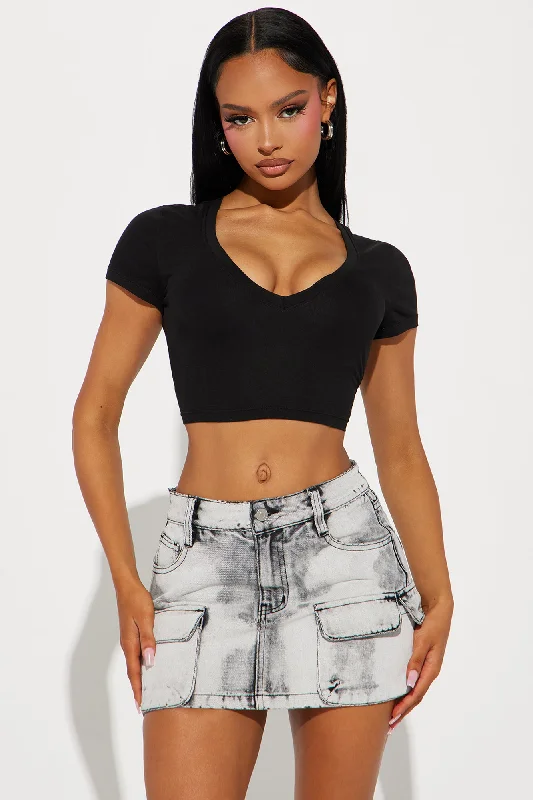 veronica-v-neck-crop-top-black