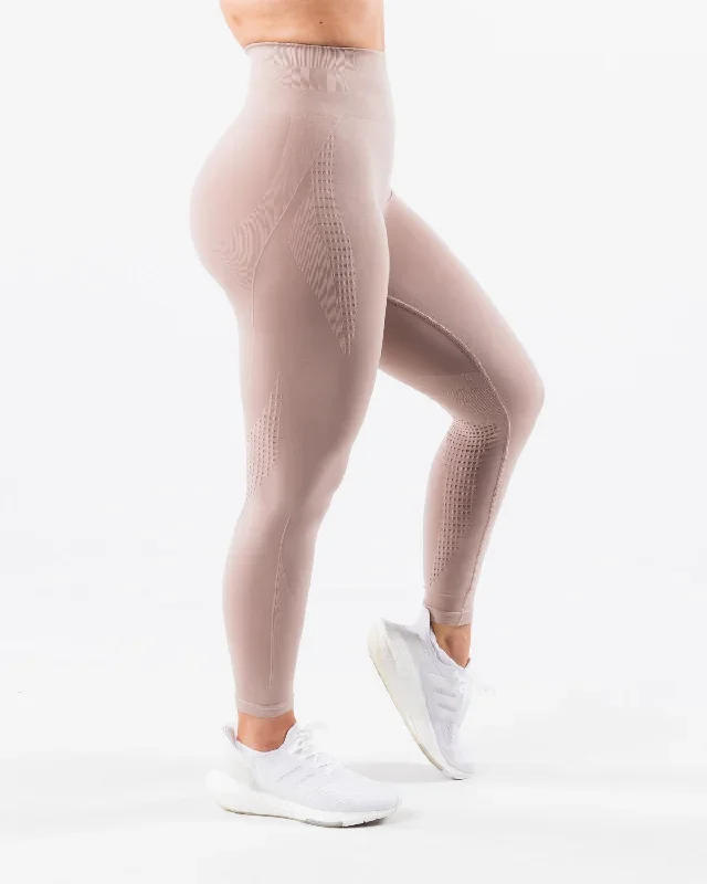 womens-amplify-contour-legging-porcelain