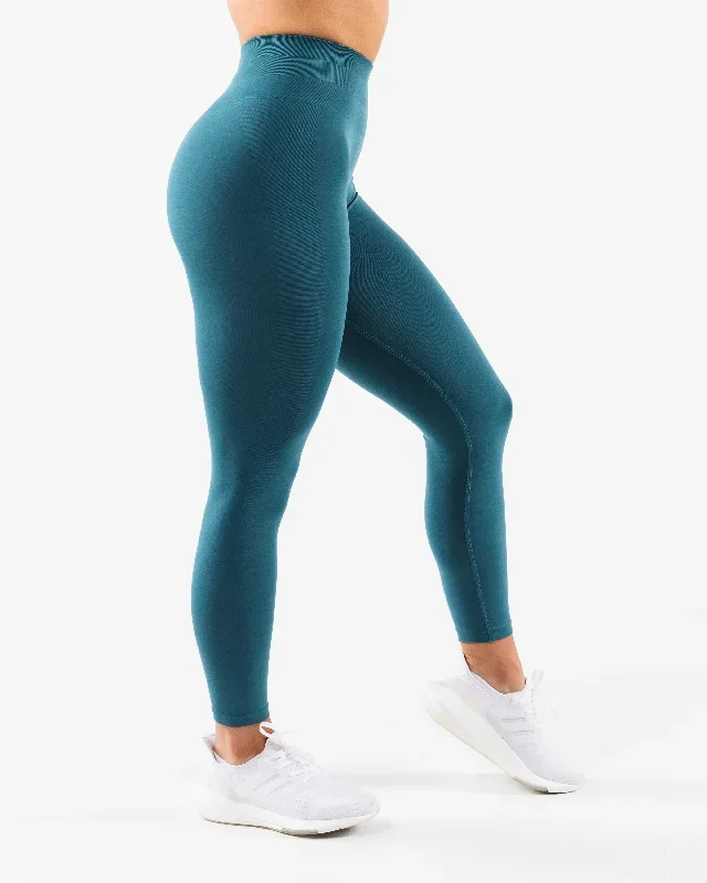 womens-amplify-gravity-legging-titan