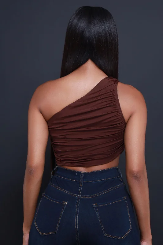 you-slick-one-shoulder-ruched-crop-top-chocolate